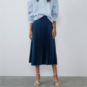 Zara skirt-Navy blue, satin effect, pleated. S.